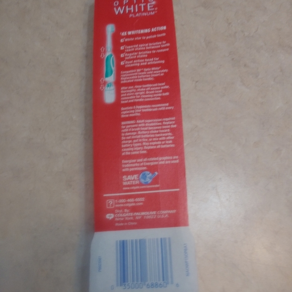 Colgate 360 Optic White Powered Toothbrush - set of 2 - Picture 3 of 7